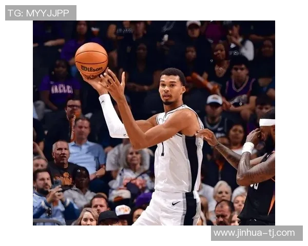 马刺与步行者激战正酣NBA赛场精彩对决引发球迷热议